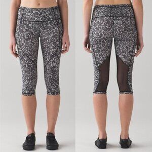 Lululemon Outrun 17" Crop Womens Size 4 Activewear Mini Cinder Lace White Black